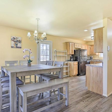 Peaceful Poconos Home With Lake And Pool Access! Long Pond Exterior photo