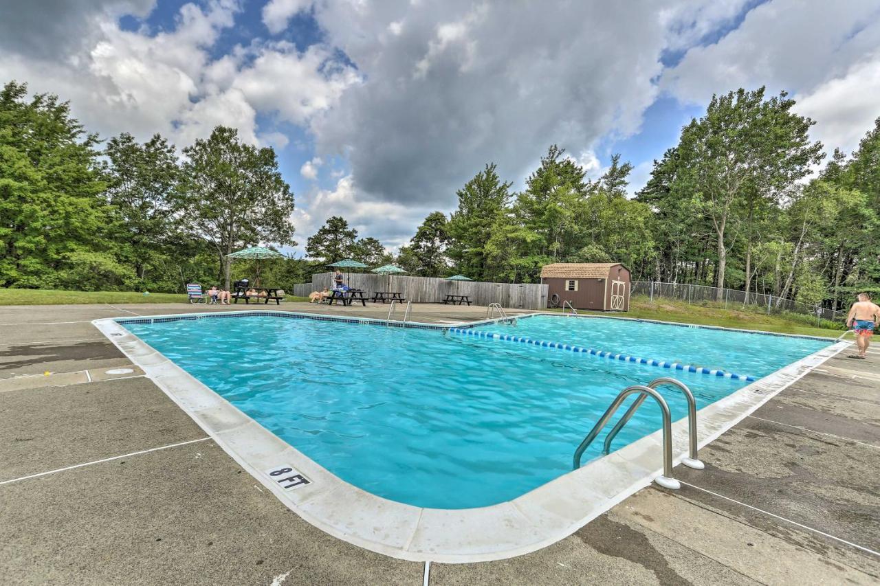 Peaceful Poconos Home With Lake And Pool Access! Long Pond Exterior photo